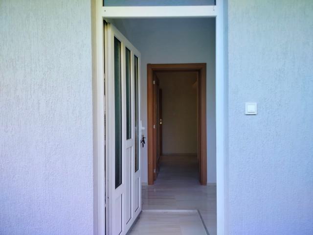 Prodaja kuće 75 m² sa potkrovljem, garažom i placem 280 m² – Cetinje