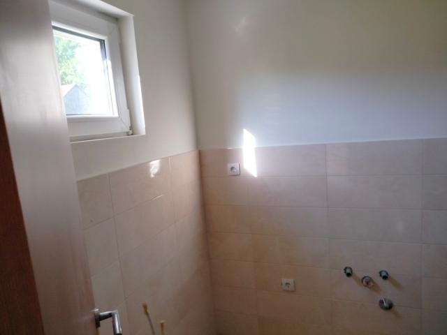 Prodaja kuće 75 m² sa potkrovljem, garažom i placem 280 m² – Cetinje