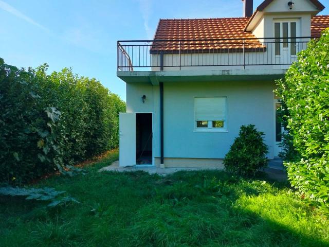 Prodaja kuće 75 m² sa potkrovljem, garažom i placem 280 m² – Cetinje