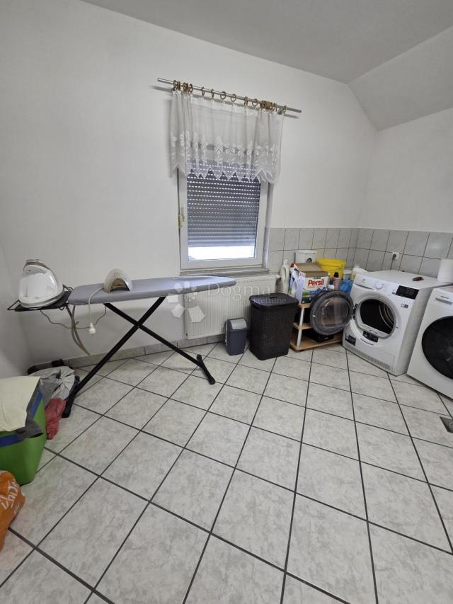 odlična kuća za prodaju sa poslovnim prostorom Sesvete, Kraljevački novaki 