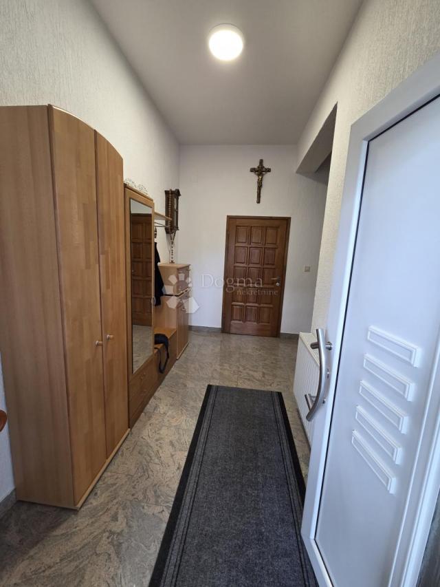 odlična kuća za prodaju sa poslovnim prostorom Sesvete, Kraljevački novaki 