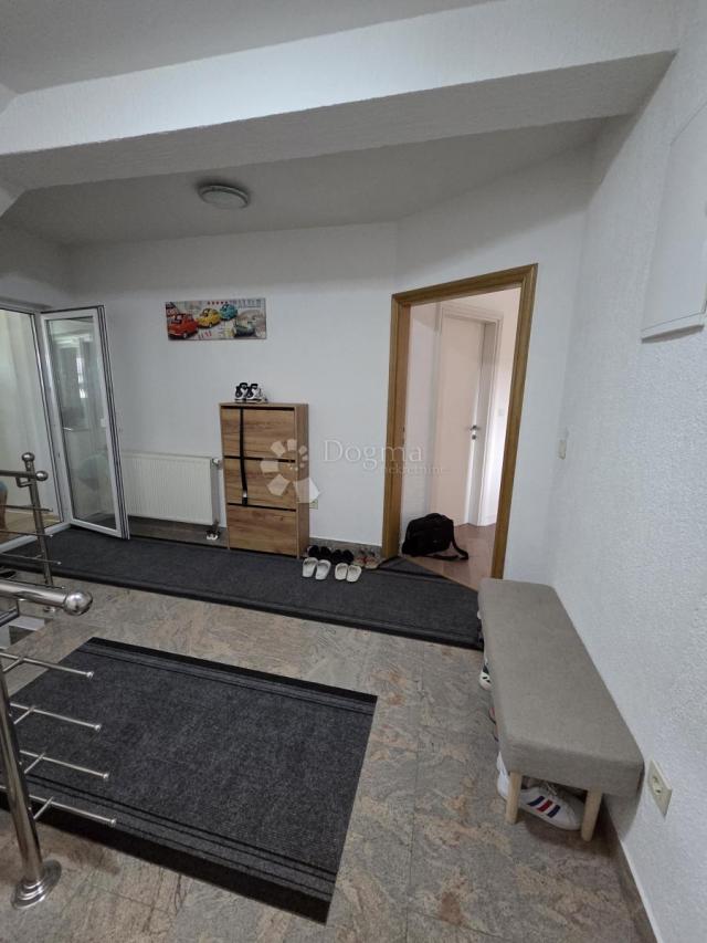 odlična kuća za prodaju sa poslovnim prostorom Sesvete, Kraljevački novaki 