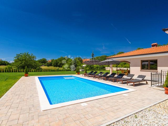 HOUSE NEAR ROVINJ WITH LARGE GARDEN