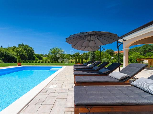 HOUSE NEAR ROVINJ WITH LARGE GARDEN