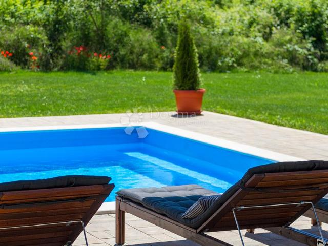 HOUSE NEAR ROVINJ WITH LARGE GARDEN