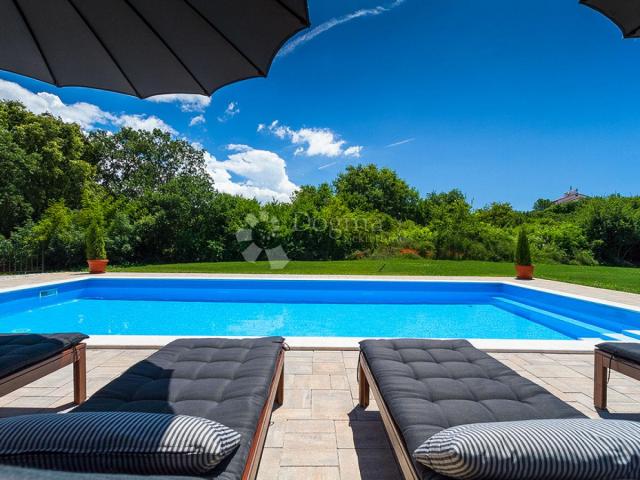 HOUSE NEAR ROVINJ WITH LARGE GARDEN