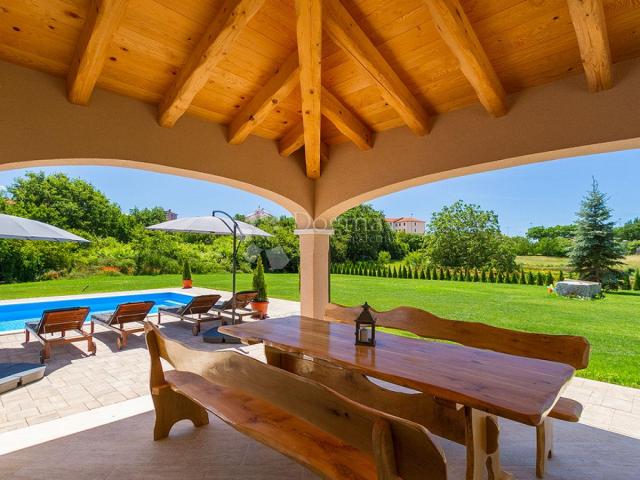 HOUSE NEAR ROVINJ WITH LARGE GARDEN