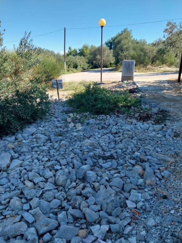 Božava Dugi otok , građevinsko zemljište -  prilika 
