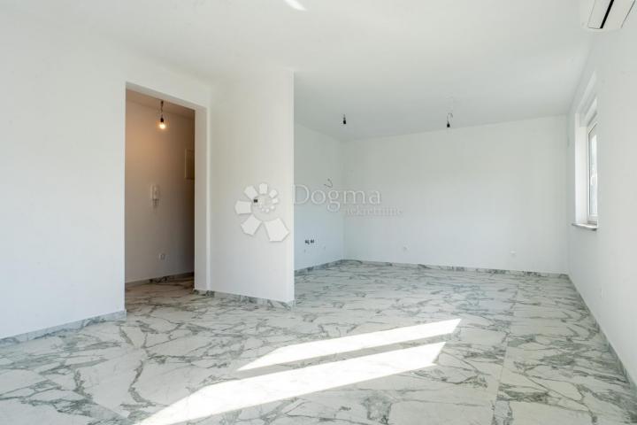 Izuzetno kvalitetna novogradnja u blizini centra Matulja