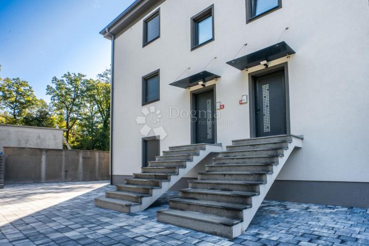 Izuzetno kvalitetna novogradnja u blizini centra Matulja