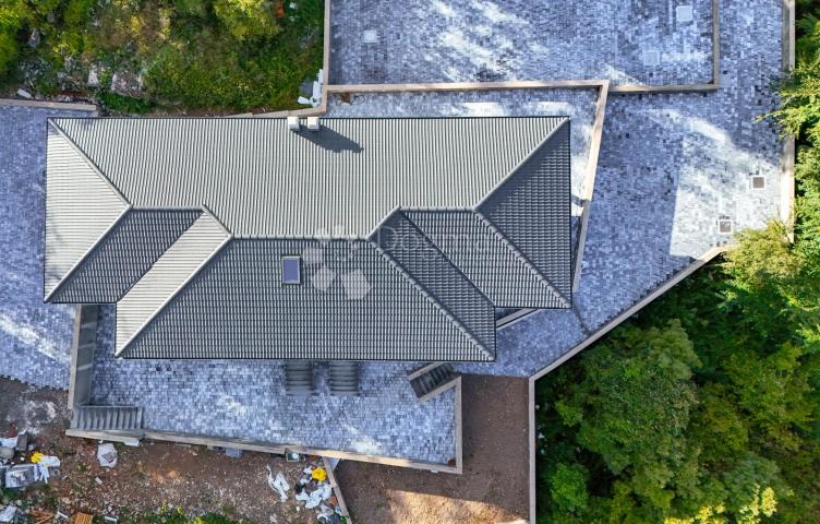 Izuzetno kvalitetna novogradnja u blizini centra Matulja