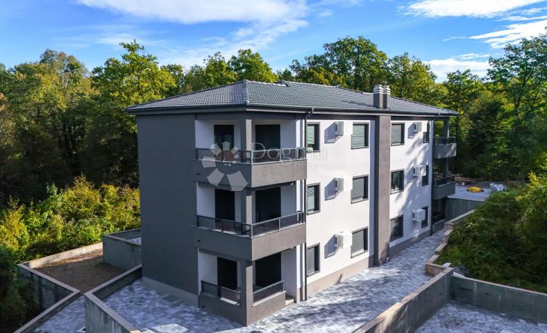 Izuzetno kvalitetna novogradnja u blizini centra Matulja