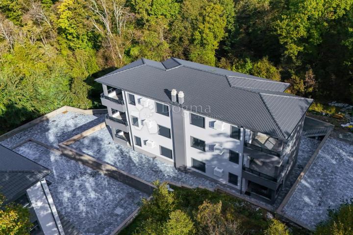 Izuzetno kvalitetna novogradnja u blizini centra Matulja