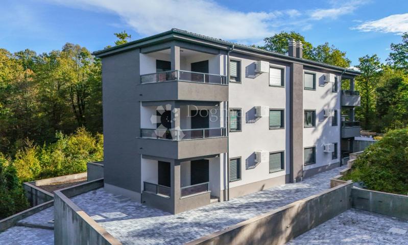 Izuzetno kvalitetna novogradnja u blizini centra Matulja