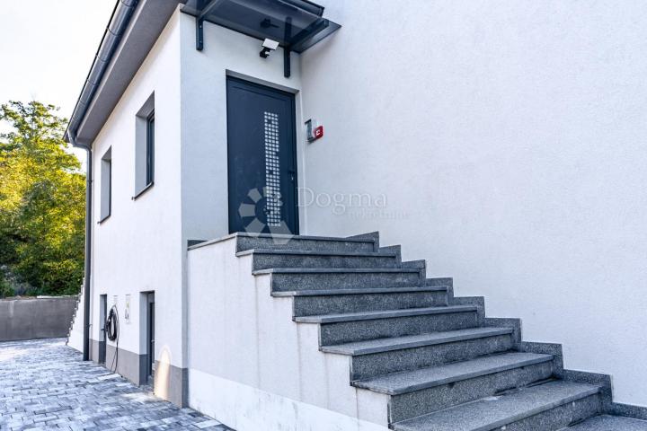 Izuzetno kvalitetna novogradnja u blizini centra Matulja