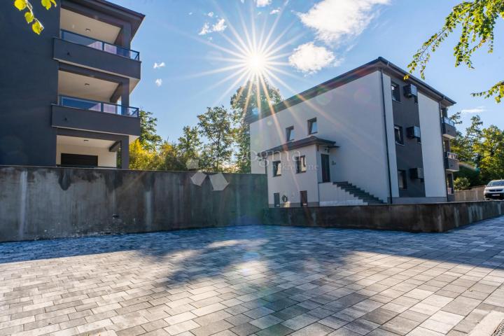 Izuzetno kvalitetna novogradnja u blizini centra Matulja