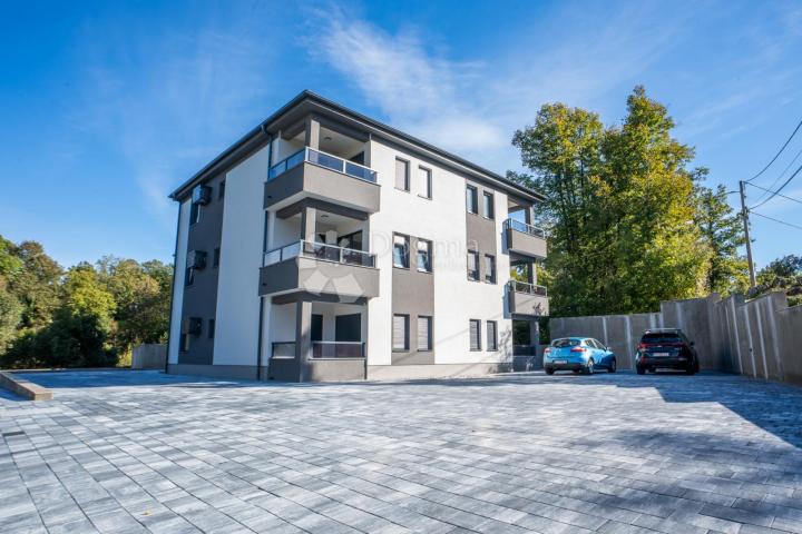 Izuzetno kvalitetna novogradnja u blizini centra Matulja