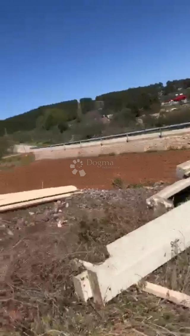 Hvar građevinsko zemljište komercijalne namjene u srcu otoka Hvara