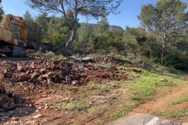 Hvar građevinsko zemljište komercijalne namjene u srcu otoka Hvara