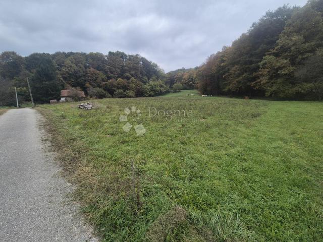 Građevinsko zemljište 1.300m² na izvrsnoj lokaciji nadomak Zaprešića i Zaboka