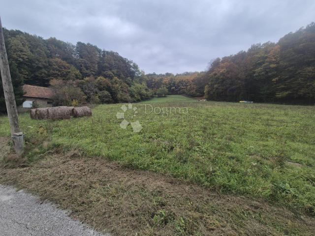 Građevinsko zemljište 1.300m² na izvrsnoj lokaciji nadomak Zaprešića i Zaboka