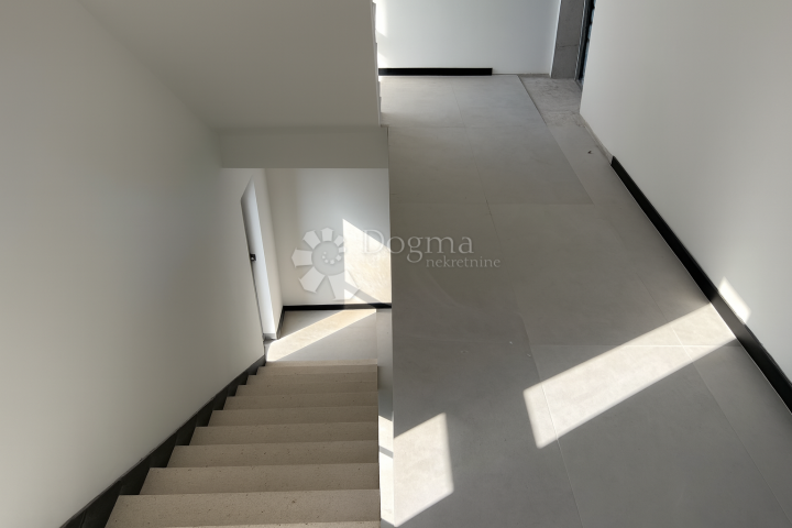Luxuriöser Neubau 200 m vom Meer, Dachterrasse und Swimmingpool
