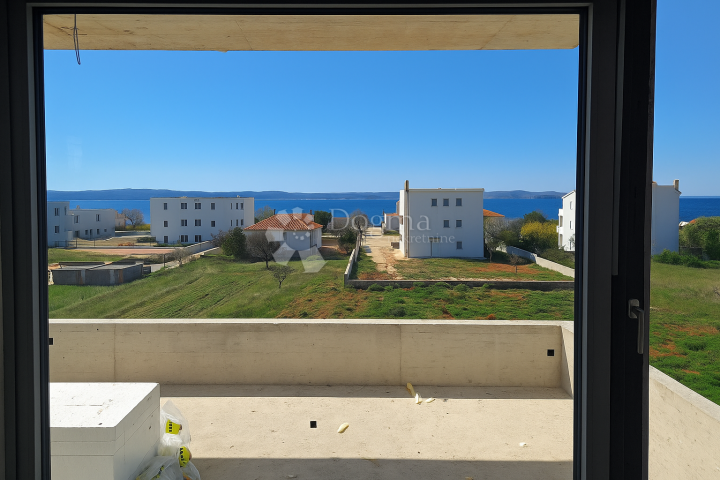 Luxuriöser Neubau 200 m vom Meer, Dachterrasse und Swimmingpool