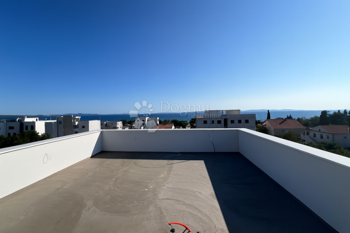 Luxuriöser Neubau 200 m vom Meer, Dachterrasse und Swimmingpool