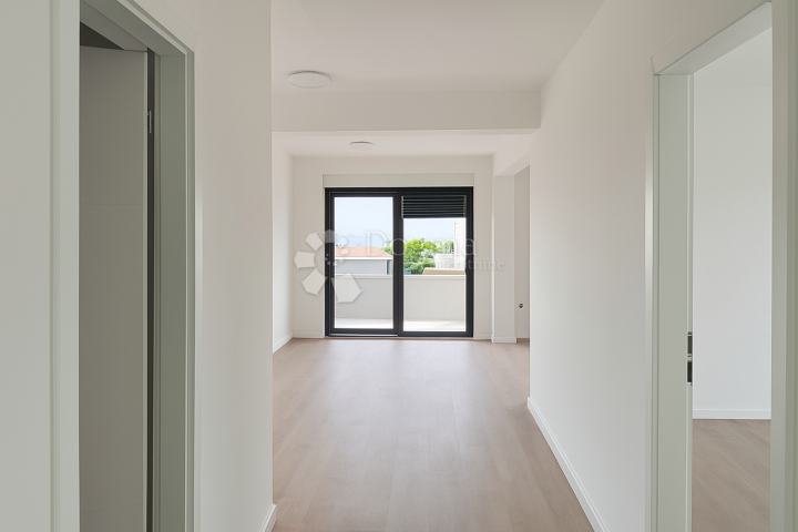 Luxuriöser Neubau 200 m vom Meer, Dachterrasse und Swimmingpool