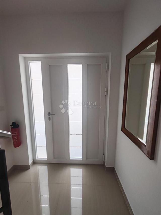 Haus Ražanj, Rogoznica, 120m2