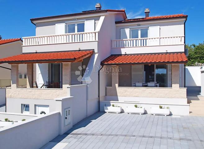 Haus Ražanj, Rogoznica, 120m2