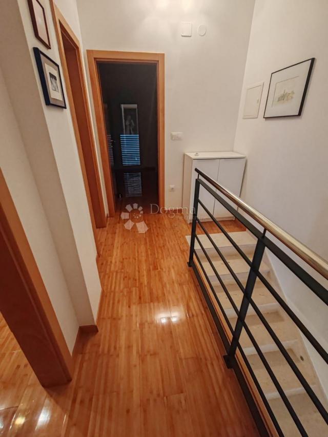 Haus Ražanj, Rogoznica, 120m2