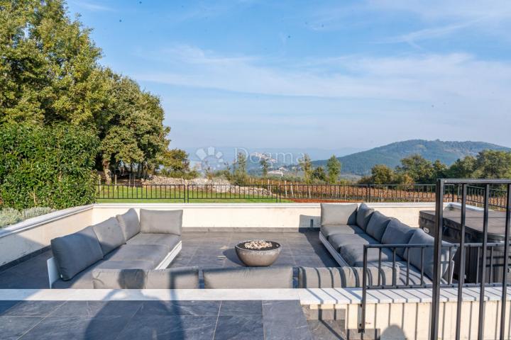 MOTOVUN - Dizajnerska vila sa teniskim terenom i pogledom na Motovun
