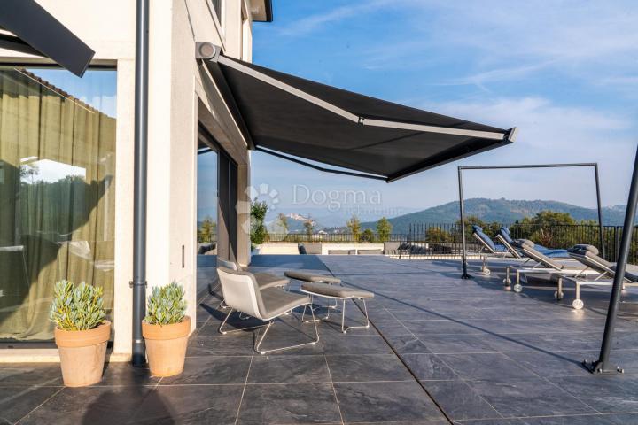 MOTOVUN - Dizajnerska vila sa teniskim terenom i pogledom na Motovun