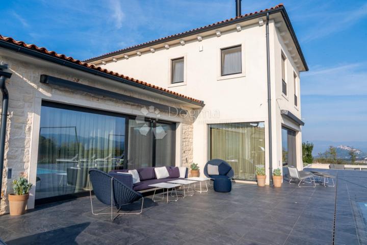MOTOVUN - Dizajnerska vila sa teniskim terenom i pogledom na Motovun