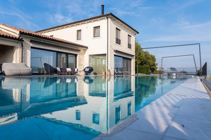 MOTOVUN - Dizajnerska vila sa teniskim terenom i pogledom na Motovun