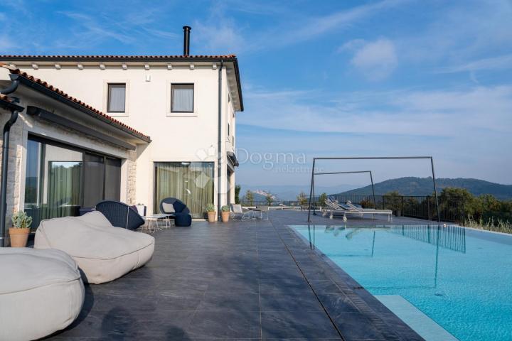MOTOVUN - Dizajnerska vila sa teniskim terenom i pogledom na Motovun