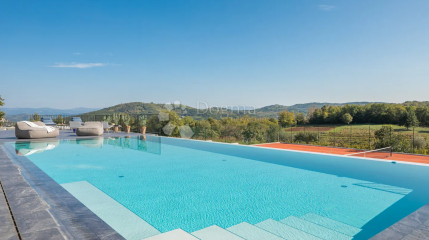 MOTOVUN - Dizajnerska vila sa teniskim terenom i pogledom na Motovun