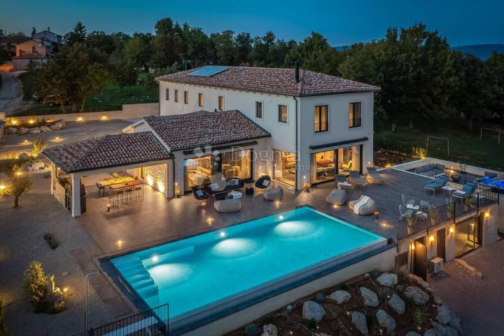 MOTOVUN - Dizajnerska vila sa teniskim terenom i pogledom na Motovun