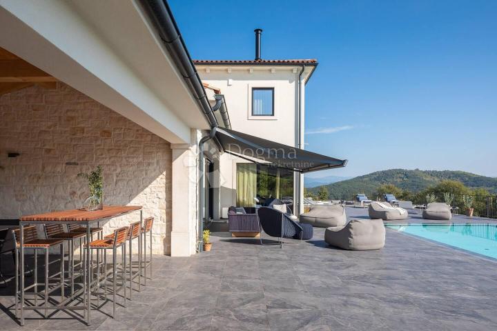 MOTOVUN - Dizajnerska vila sa teniskim terenom i pogledom na Motovun