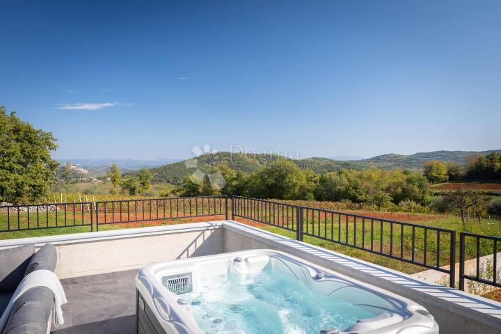 MOTOVUN - Dizajnerska vila sa teniskim terenom i pogledom na Motovun