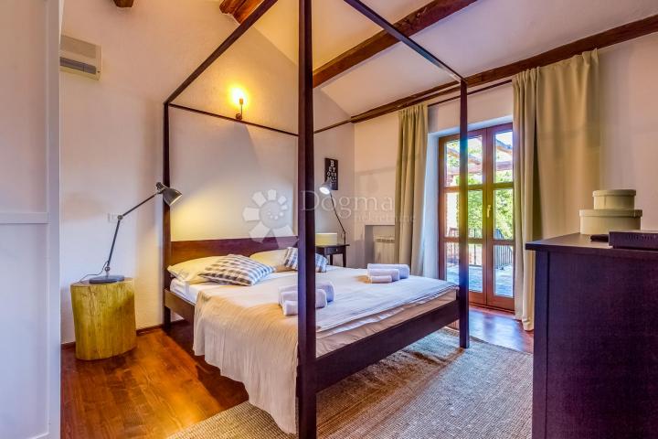 VIŠNJAN - Kamena vila sa prostranom okućnicom