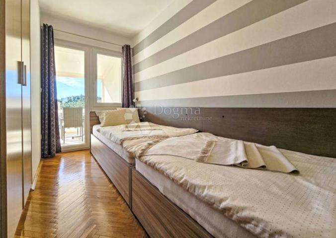 TRIBUNJ - iznimna apartmanska kuća s predivnim vrtom i bazenom