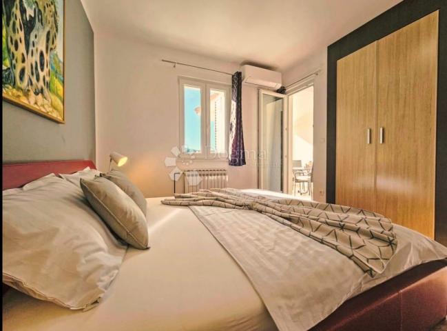 TRIBUNJ - iznimna apartmanska kuća s predivnim vrtom i bazenom