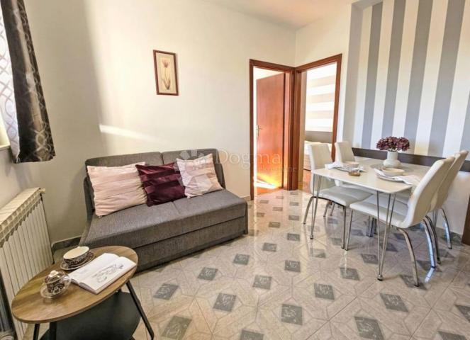 TRIBUNJ - iznimna apartmanska kuća s predivnim vrtom i bazenom