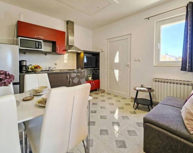 TRIBUNJ - iznimna apartmanska kuća s predivnim vrtom i bazenom