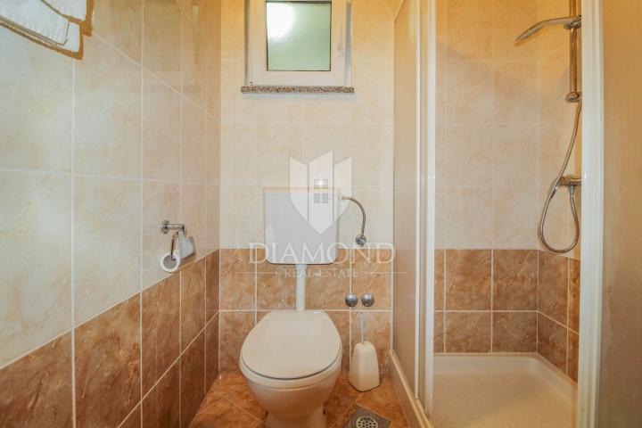 Umag okolica, poslovni objekt i apartmanska kuća idealni za investiciju