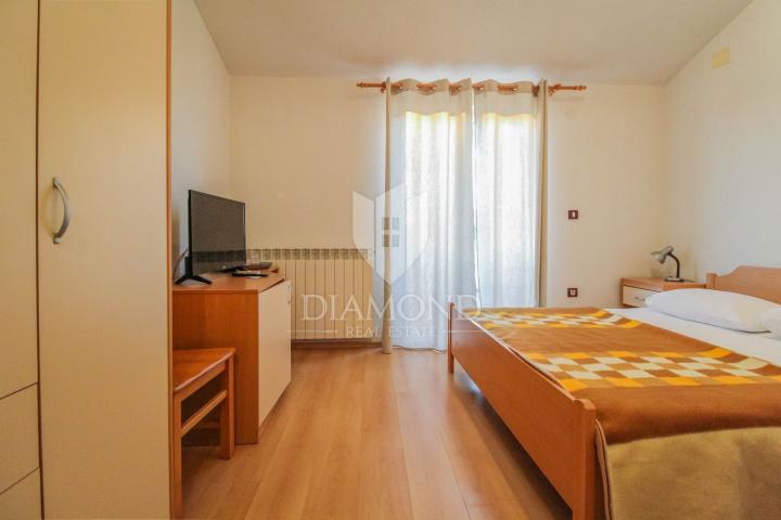 Umag okolica, poslovni objekt i apartmanska kuća idealni za investiciju