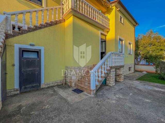 Umag okolica, poslovni objekt sa stanom