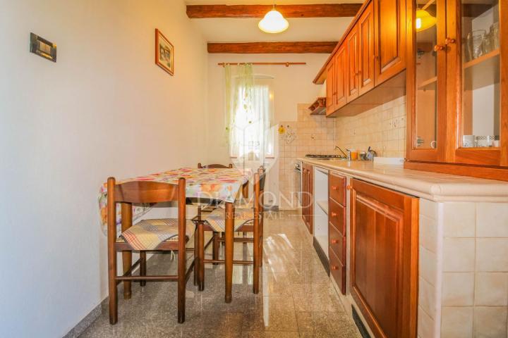 Umag okolica, samostojeća kuća 50m do mora!